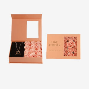 Caja de regalo flores y collar