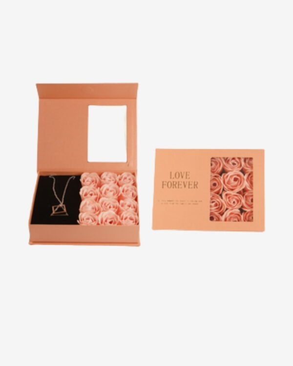 Caja de regalo flores y collar
